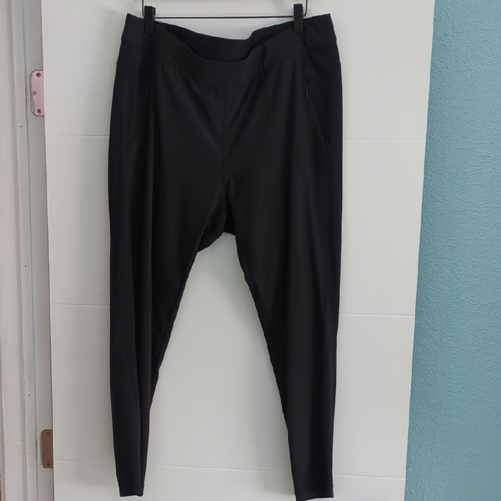 Kuhl Black Activewear Outdoor Leggings Pants Sz XL Short Hiking Camping Travel